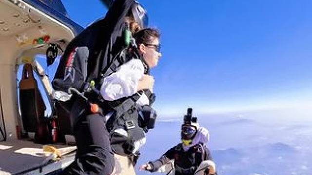 无法重来的人生，当然要活得比谁都炽热！#跳伞 #三亚 #塔赫跳伞 #炽热的青春