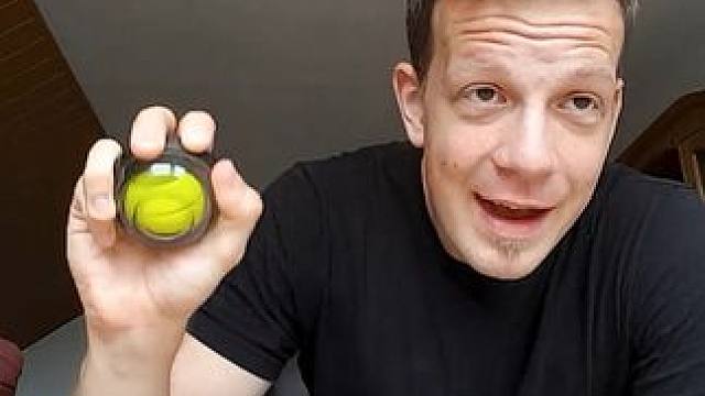 差点摇背过气，魔力腕力球！ 