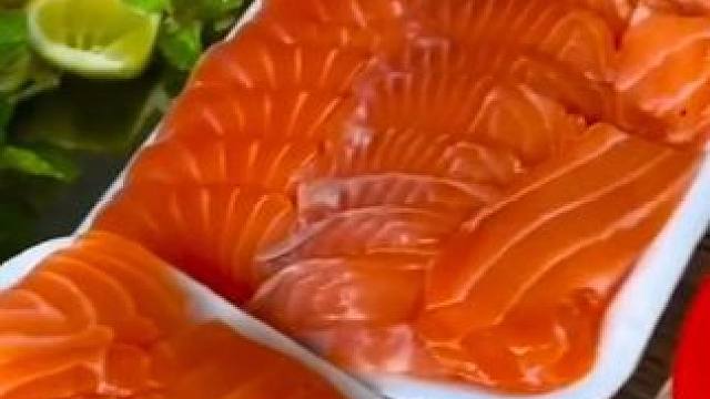 泰式️凉拌三文鱼教程 #泰国美食 #刺身美食 #泰国大叔#内容启发搜索