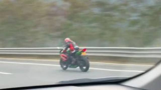 高速偶遇机车 川崎声浪炸裂 #机车#川崎#声浪