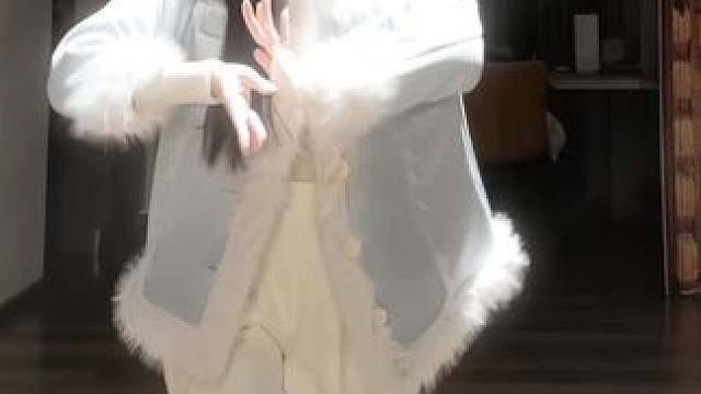 #舞蹈 我会等枯树生出芽 开出新的花～#2025跨年舞 #最适合过年展示的舞出现