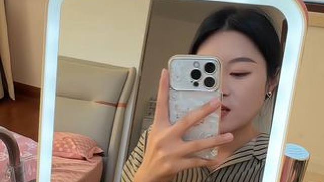 这个LED化妆镜就是出门带很方便！#LED化妆镜 #携带方便化妆镜 #镜子带led灯 #厉害了我的化