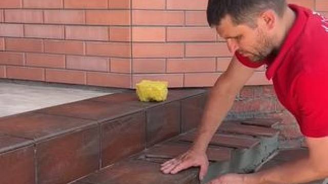 熟料瓷砖铺贴庭院入口、装饰柱。 #施工工艺 #制作过程 #结实耐用 #贴砖 #地面装饰