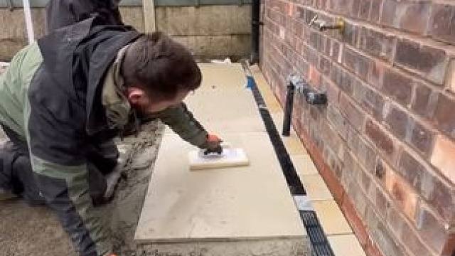 英国大师工匠庭院设计施工工艺流程。 #英国庭院 #庭院地面铺装 #庭院设计 #施工工艺 #地面装饰