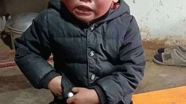 大双在告小双的状，越说越伤心。#内容启发搜索