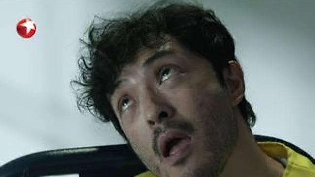 斯菁投入到七年前吕永辉被杀案的公诉案庭审准备，她去看守所与江红涛首次会面，江红涛装疯卖傻零口供…#东