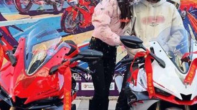 自己买的不算本事 老婆送的才算本事 快艾特你的老婆给你买#机车情侣 #机车 #无极rr660s #提