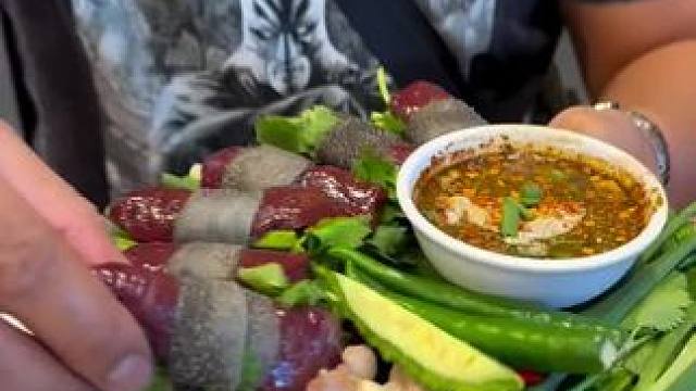 新鲜牛肉生 #爱生活爱美食 #农村美食记录生活 #舌尖上的美食 #真材实料才能做出好味道 #东南亚美