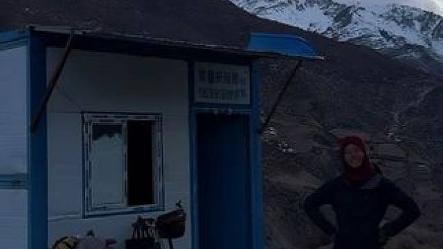 冬季骑行西藏，晚上害怕有熊借宿废弃铁皮房，既保暖又安全 #刘伟元的旅行 #冬季骑行西藏 #长途骑行