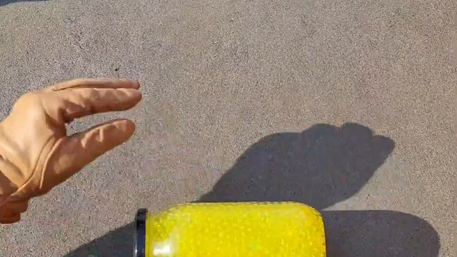 楼梯滚瓶子爆破解压时刻