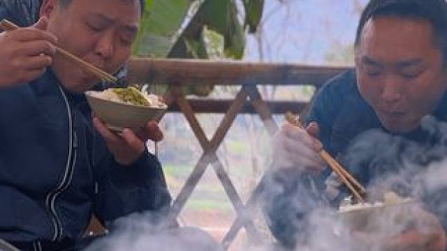 冬天这样炖一锅腊味，再烫点大白菜，真的是不要太爽！ #农村美食 #新农人计划2024 #记录真实生活