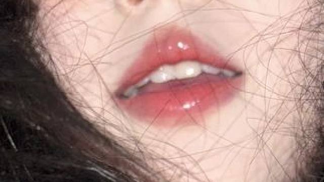 就这样水灵灵的出片啦！#氛围感怼脸拍 #妆教 #怼脸拍 #氛围感