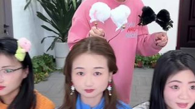 两个都好可爱呀 #内容启发搜索 #反差 #猫系女友 #别眨眼我要变身了