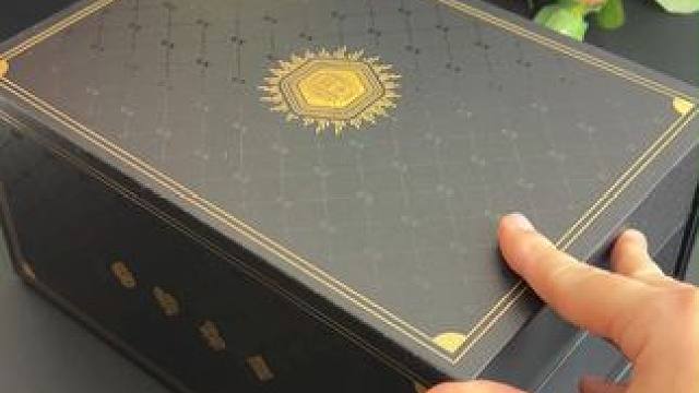 掼圣双层掼蛋大礼盒，一套配备很齐全，让你玩的更尽兴！ 烫金礼袋包装，送礼会客有排面！#掼蛋扑克 #掼