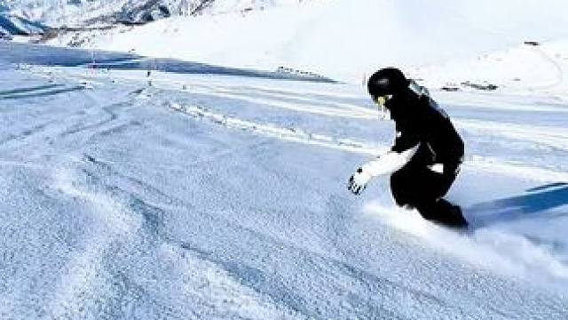 粉雪的快乐
#单板滑雪 #滑雪教练 #这才是滑雪人的出场方式 #可可托海滑雪场 #冬天该有的样子