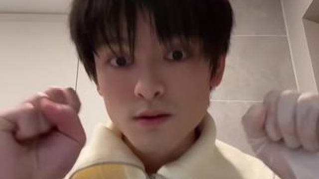 踩到狗狗啦，有粉丝让我出这个视频我就出啦 #卖萌 #踩到狗啦 #唱歌 #日语 #声优 踩到狗狗啦，有