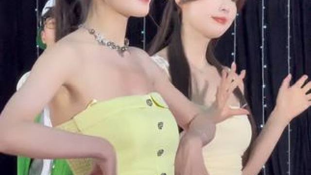 #美女模特 #肤白貌美 #甜美女孩