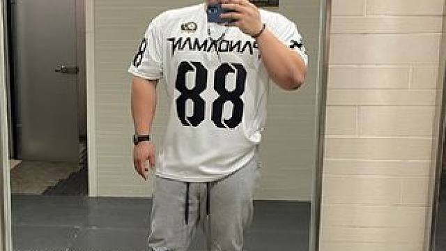 打橄榄球怎么天天吵吵减脂？？！！#美式橄榄球  #体育生 #减脂 #增肌