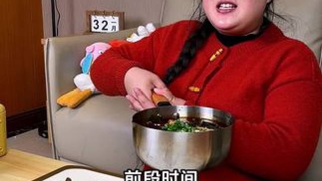 前段时间我们的火锅米线卖爆了，结果胖妹收到很多反馈是竟然是觉得蔬菜半少了！#妈呀太香了 #火锅米线