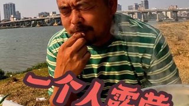 沙老师喜欢一个人露营时光，吃点喝点太惬意了，中集#露营美食 #自驾游