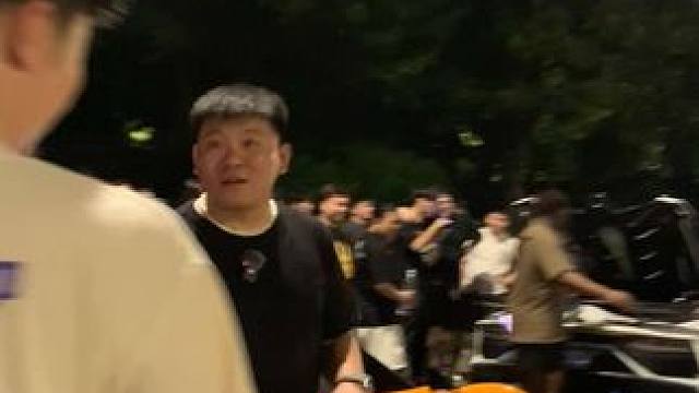 被万众瞩目的感觉，真的会很自信吗？#韩景枫51king #小小小酷哥 #法拉利拉法 #迈凯伦塞纳