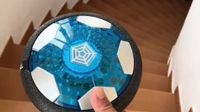 这样在家也能踢球啦~ #玩个很新的东西