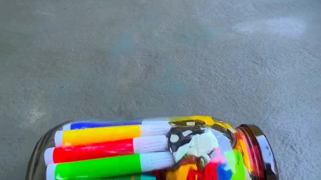 楼梯滚瓶子爆破解压时刻