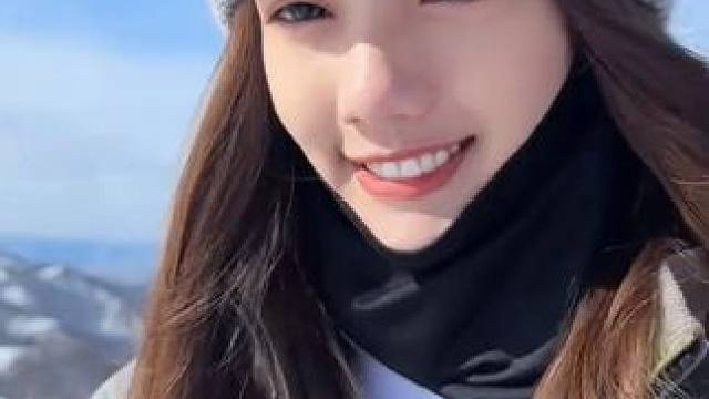 别听世俗的耳语，去看自己喜欢的风景！ #滑雪 #单板女孩 #雪地里撒欢 #滑雪人的专属补雪时刻 #滑