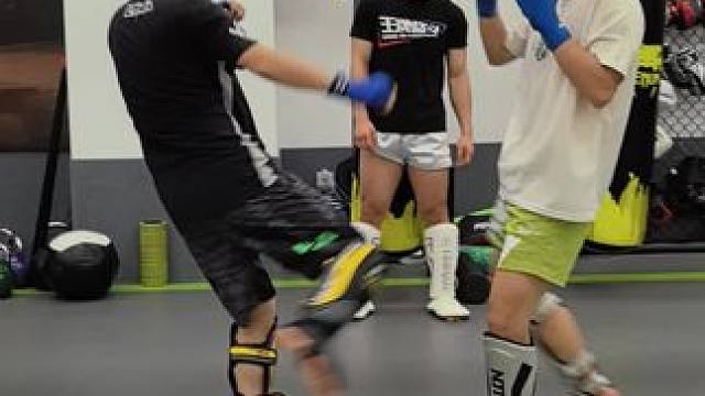 练腿#运动 #自由搏击 #格斗 #日常训练 #拳击与格斗