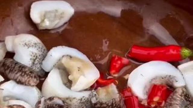 在户外吃拌海鲜#户外美食 #农村美食#美食分享