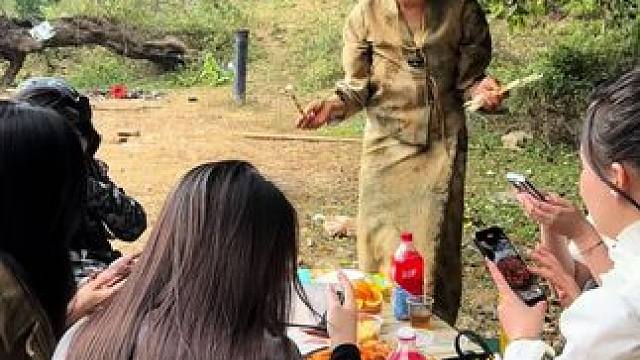 害 人比人气死人 她们太美了 #香辣蟹#闺蜜在一起的样子#地方特色美食 #双凤#新农人计划2025