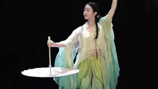 倔强的小青蛇 #转伞 #伞舞古典舞 #青蛇白蛇 #法海你不懂爱 #仙气古风舞蹈推荐