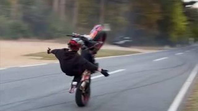 漂移不一定很酷，但一定要全力以赴#漂移 #翘头#热爱机车热爱生活