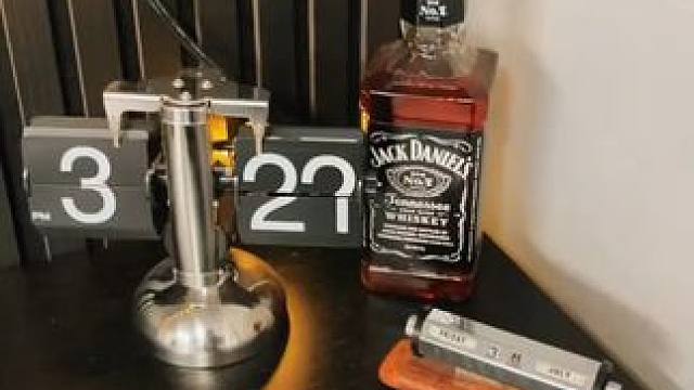 朋友：哇趣，买台灯的钱都省了~ #玩个很新的东西  #小夜灯