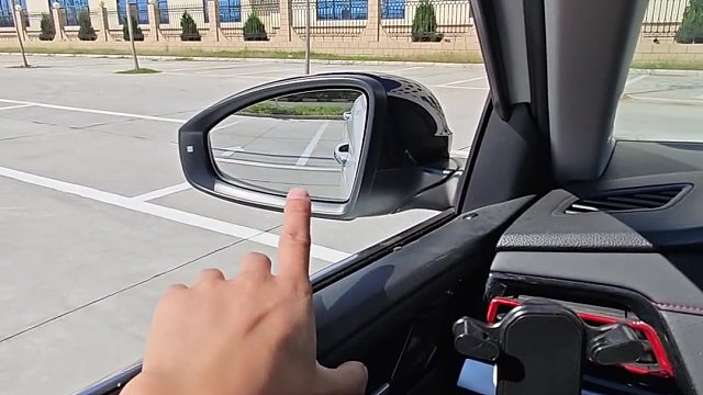 新手开车如何判断车辆四周距离，老司机教你一招，轻松学会