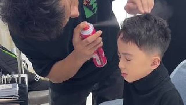 妈耶！他们说我儿子特别像那个谁！ #最靓的崽 #潮酷男孩 #骗你生男孩