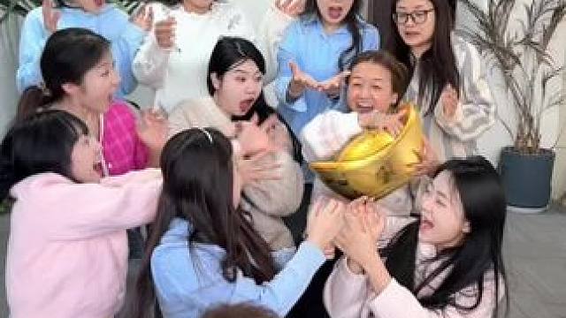 小财神驾到，速速来接 #接财神 #内容启发搜索 #祝大家新的一年好运连连