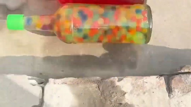 楼梯滚瓶子爆破解压时刻