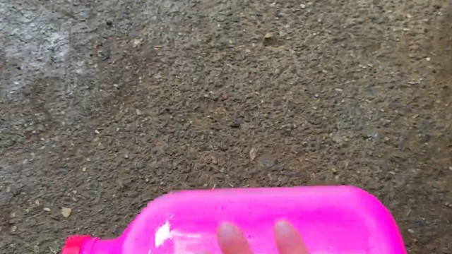 楼梯滚瓶子爆破解压时刻