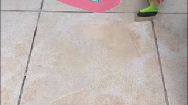 瓷砖强力清洁剂，解决反碱，发黑，发黄，铁锈等问题，厕所清洁的好帮手！