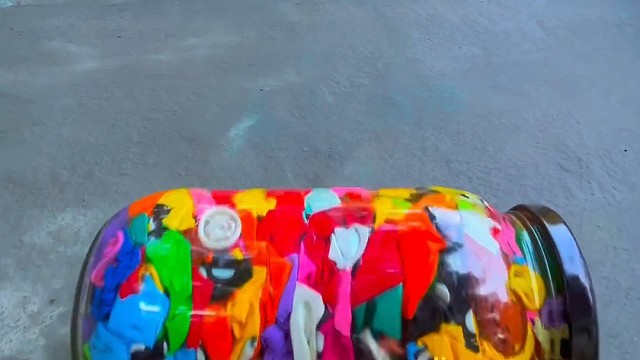 楼梯滚瓶子爆破解压时刻