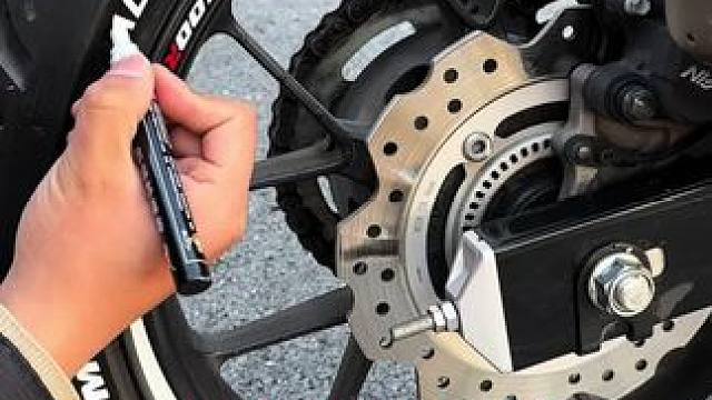 #轮胎涂鸦笔 ##cbr400r #骑行必备 #装备 #爱机车爱生活