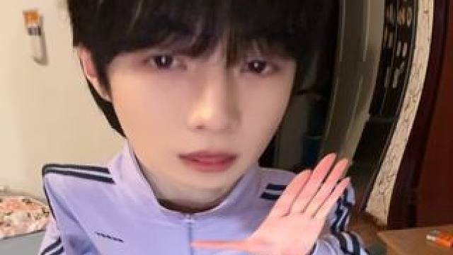 在姥姥家跳这个的时候我们两个互夸太可爱了哈哈哈哈 #康复运动 #中韩情侣 #双人舞