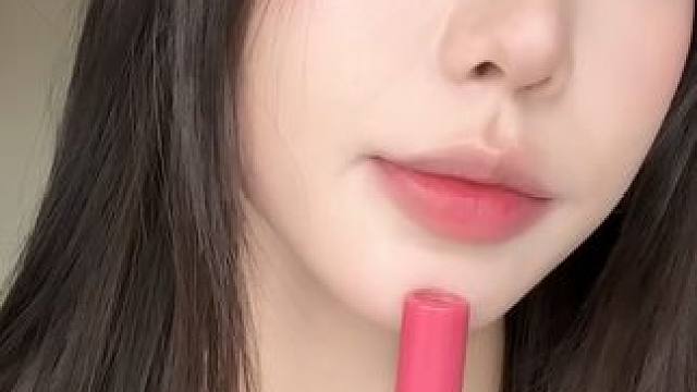 火到用一囤一真不是没道理的 上嘴水润成膜柔雾！真的很神奇捏 #intoyou水雾唇釉 #柔雾唇釉 #