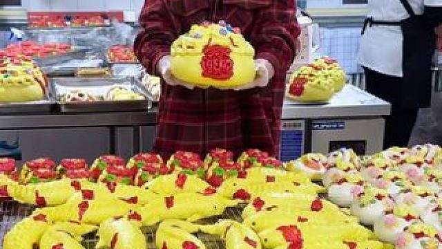 年夜上的C位，非遗花膜。寓意吉祥如意。金蛇纳福，象征新的一年，好运连连，蒸蒸日上！#祝我们年复一年年