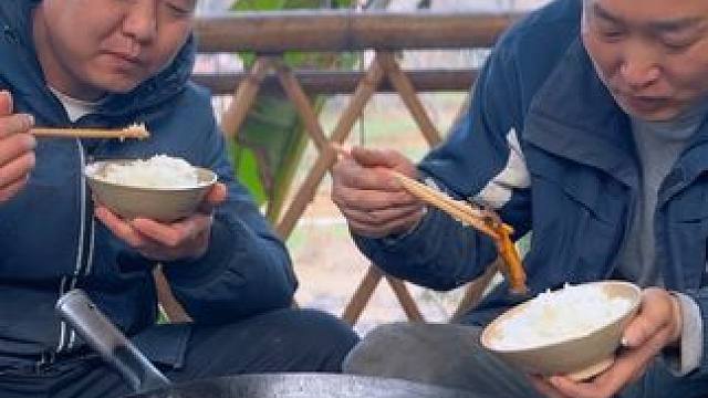 湖北特色腊肉腌菜炖泥鳅，软烂入味入口即化，下饭太爽了！ #新农人计划2024 #农