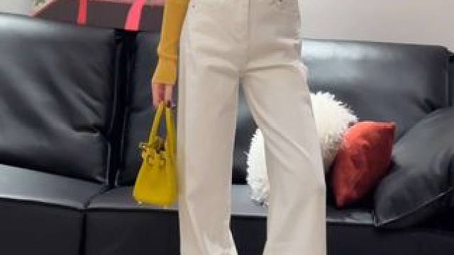 这条裤子让我喜欢到必须发条视频给你们安利 版型不会特别的阔腿上身是直筒有宽松余量的很显瘦，面料非常舒