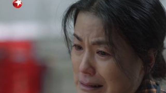 许以柳找到宋思然的母亲，告诉她宋思然自杀的事情……#东方卫视真心英雄 #真心英雄