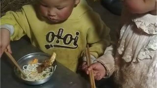 今天一人熬了一个荷包蛋，加米线吃。 #内容启发搜索