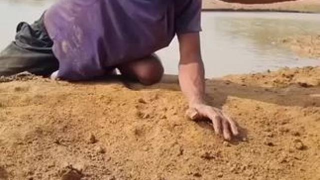 #农村生活 #真实户外 #一起玩泥巴#抓鱼#逮鱼摸虾